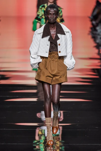 Look 3